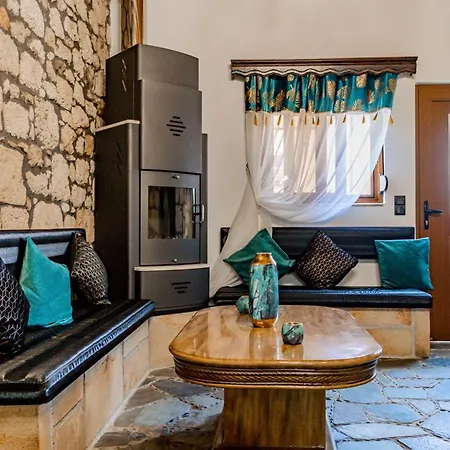 Semesterbostad Moonstone Traditional House