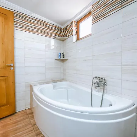 Semesterbostad Moonstone Traditional House Haraki