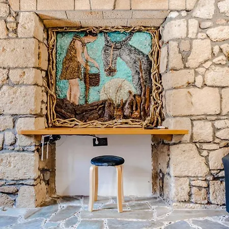 Semesterbostad Moonstone Traditional House *