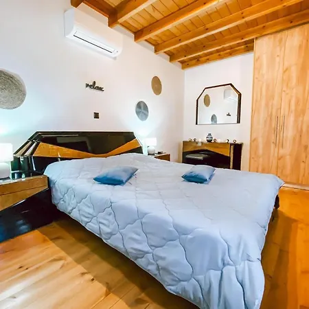 Moonstone Traditional House Haraki